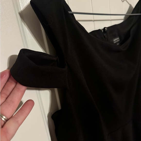 Le Chateau Dress - Picture 2 of 4